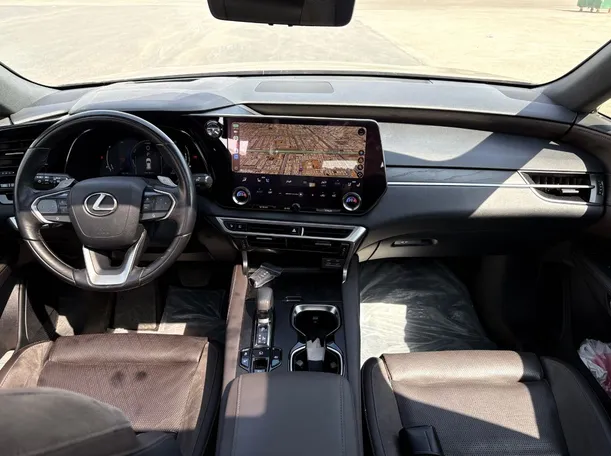 Car image 18
