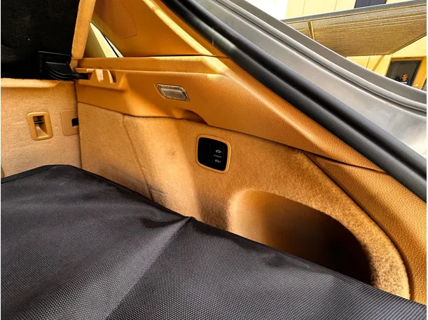 Car image 27