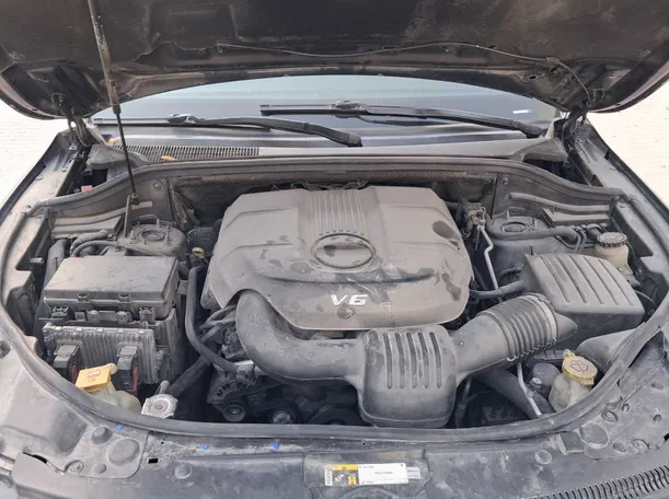 Car image 19