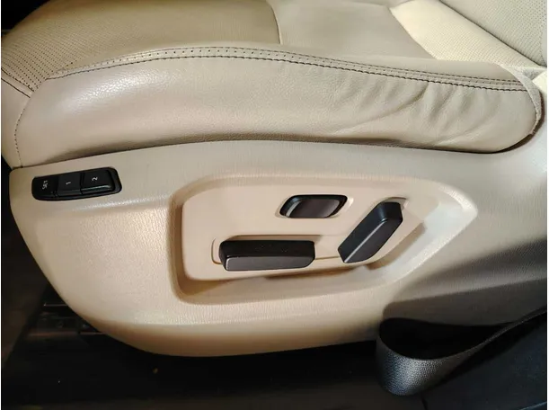 Car image 43