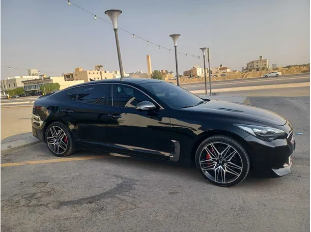 Car image 4