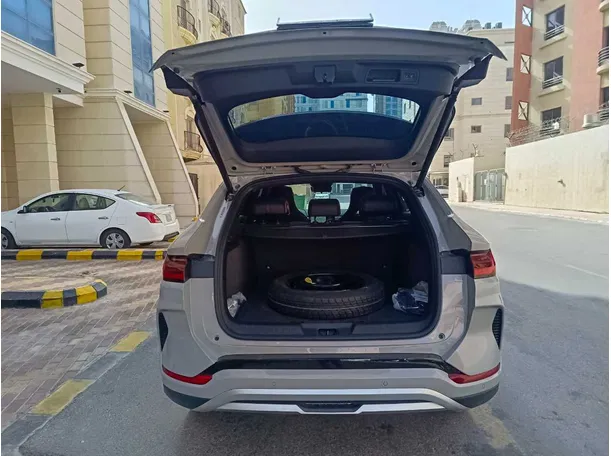 Car image 29