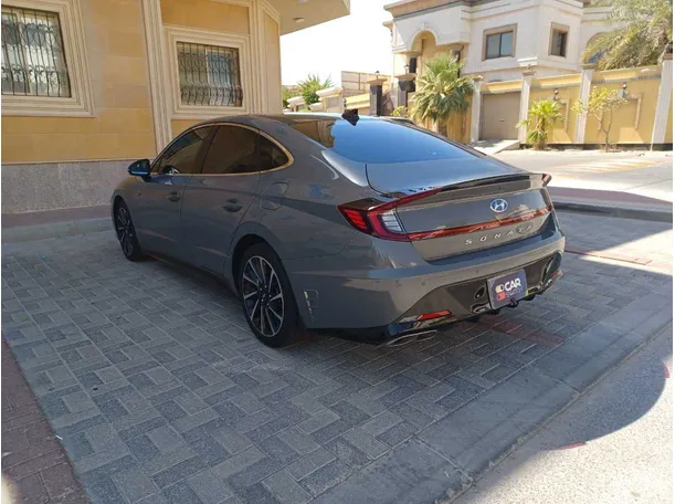 Car image 7