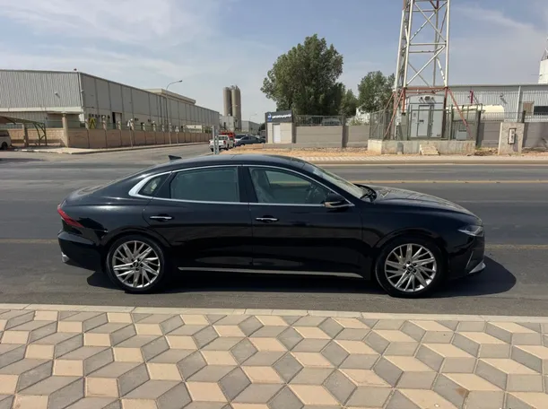Car image 4