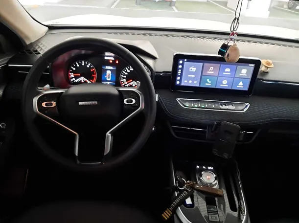 Car image 16