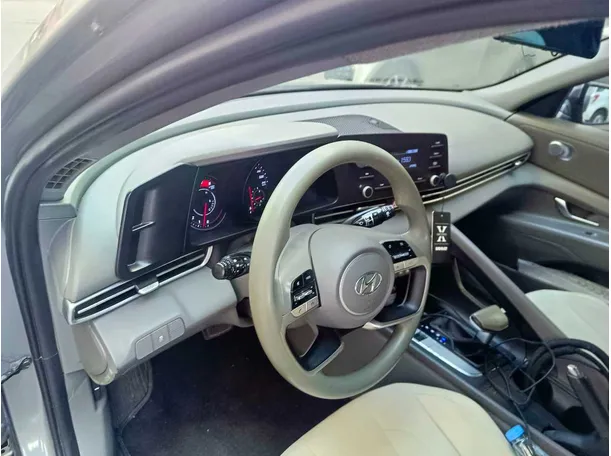 Car image 15