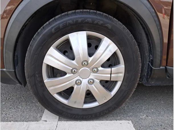 Car image 9