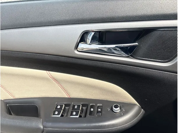 Car image 25