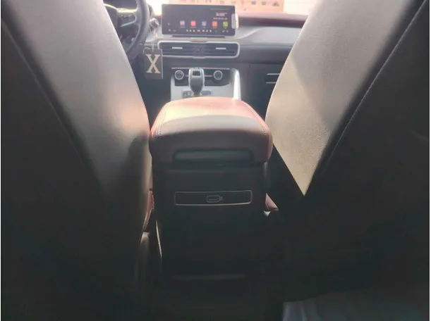 Car image 26