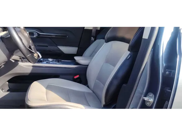 Car image 13