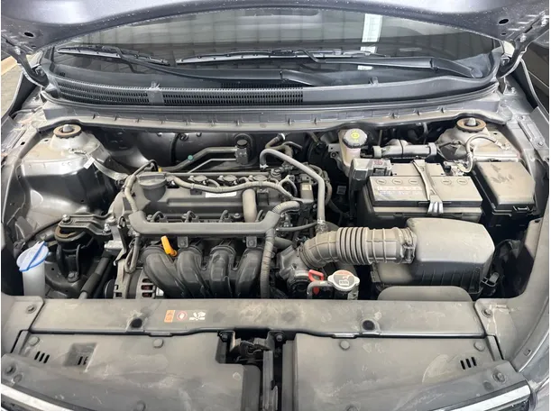 Car image 19