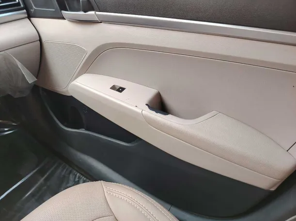 Car image 37