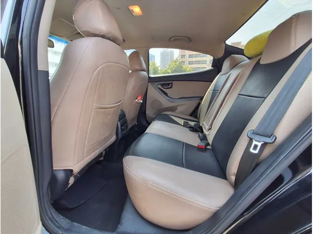 Car image 13