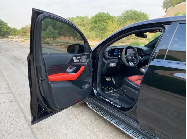 Car image 10