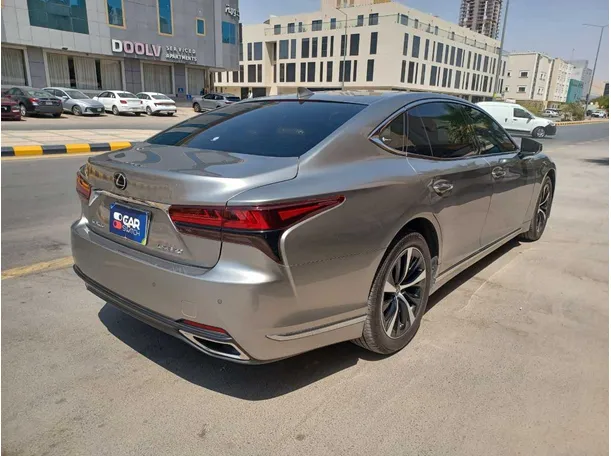 Car image 5
