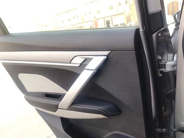 Car image 29