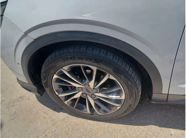 Car image 10