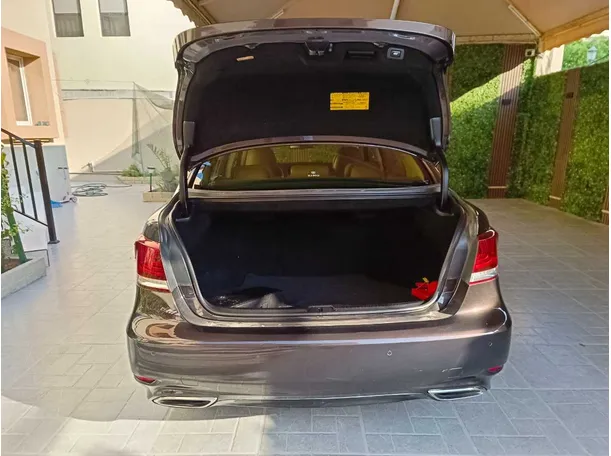 Car image 32
