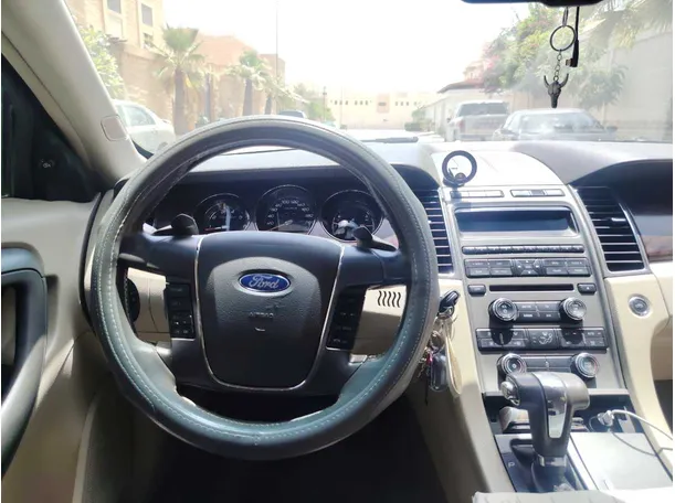 Car image 16