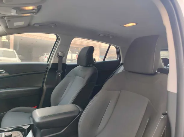 Car image 16
