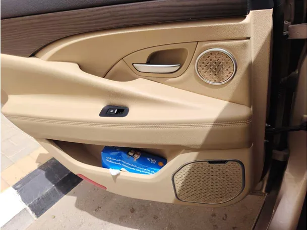 Car image 30