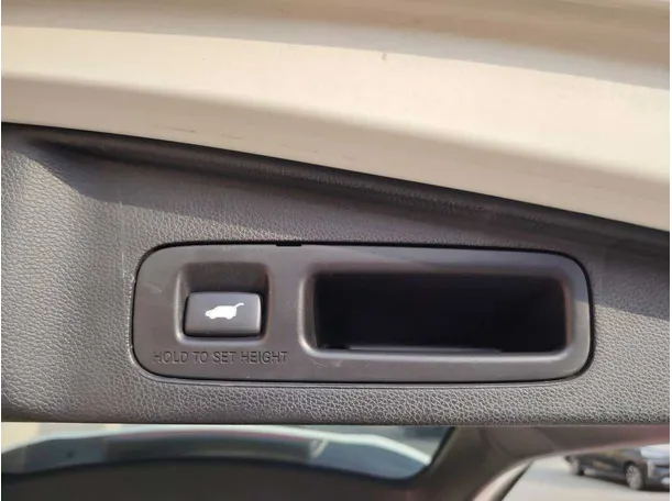 Car image 38