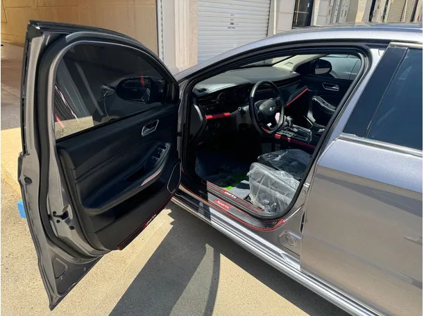 Car image 9