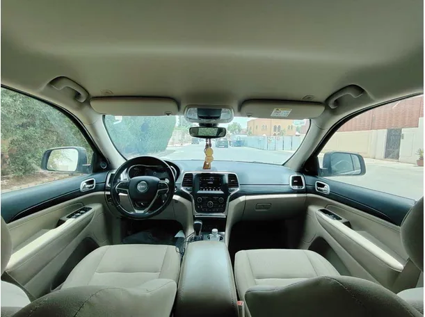 Car image 26