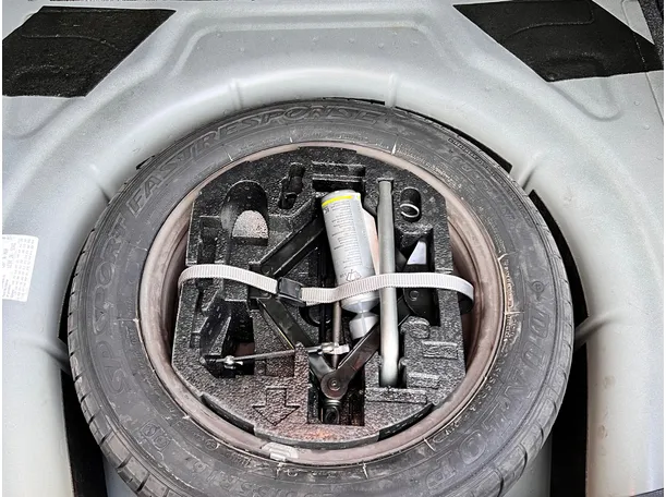 Car image 11