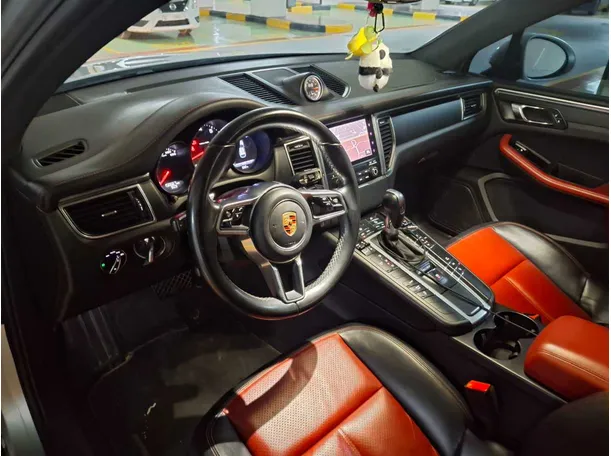 Car image 11