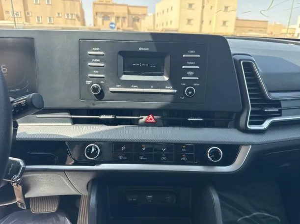 Car image 16