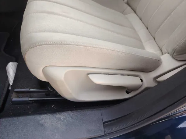 Car image 32