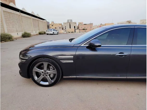 Car image 10