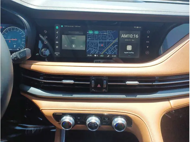 Car image 14