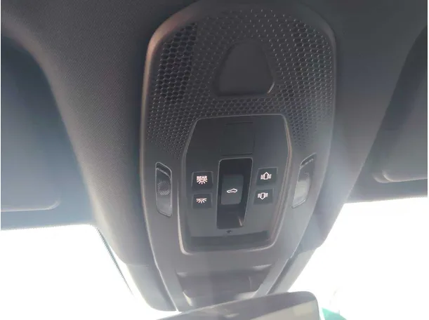 Car image 37