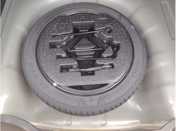 Car image 30