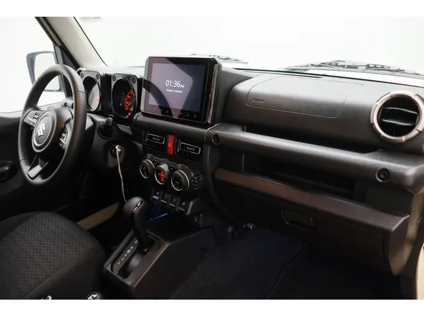 Car image 10