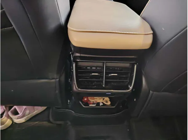 Car image 32