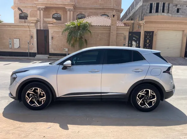 Car image 8