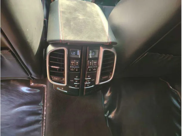 Car image 40