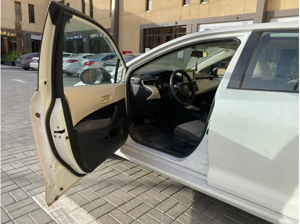 Car image 10