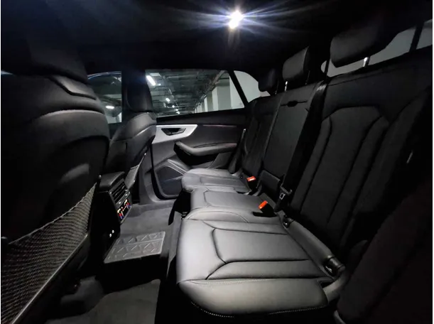 Car image 12