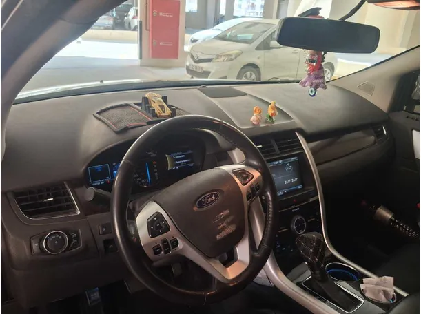 Car image 11