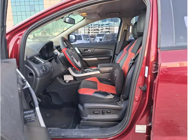 Car image 12