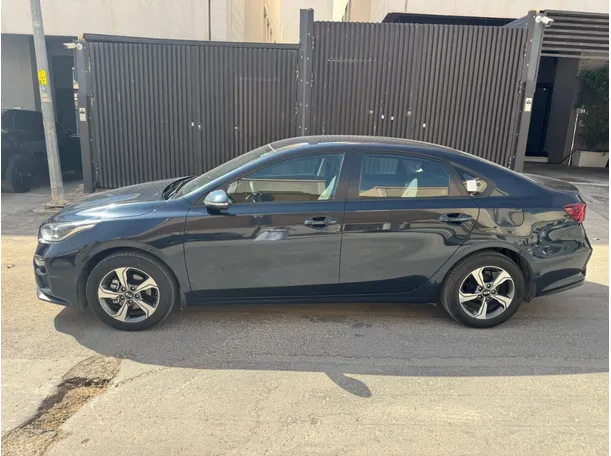 Car image 8