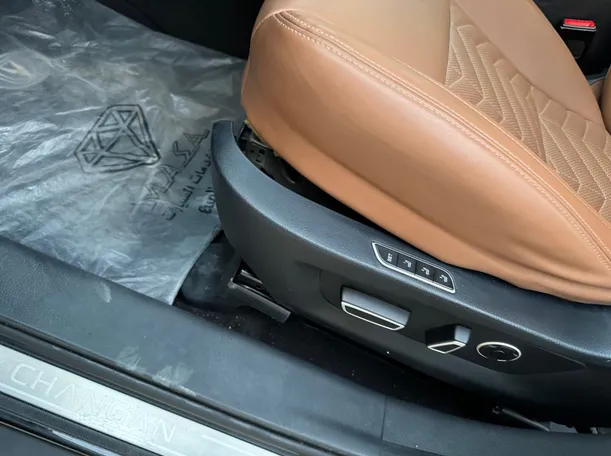 Car image 24