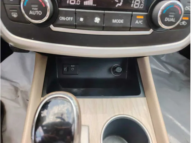 Car image 26
