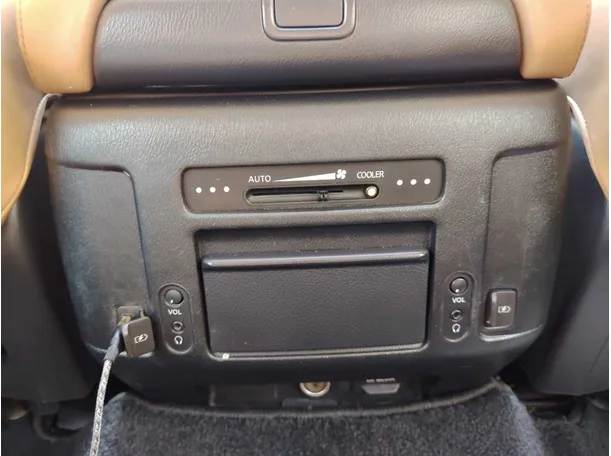 Car image 32