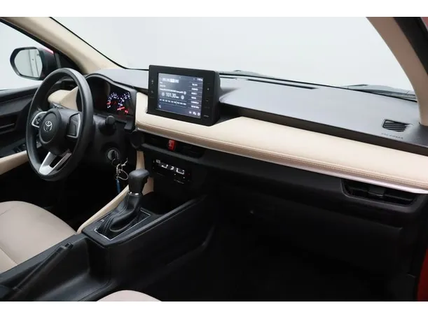 Car image 10