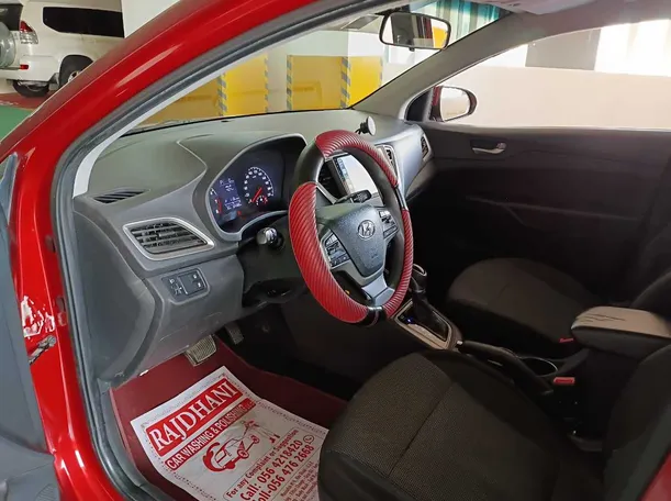 Car image 11